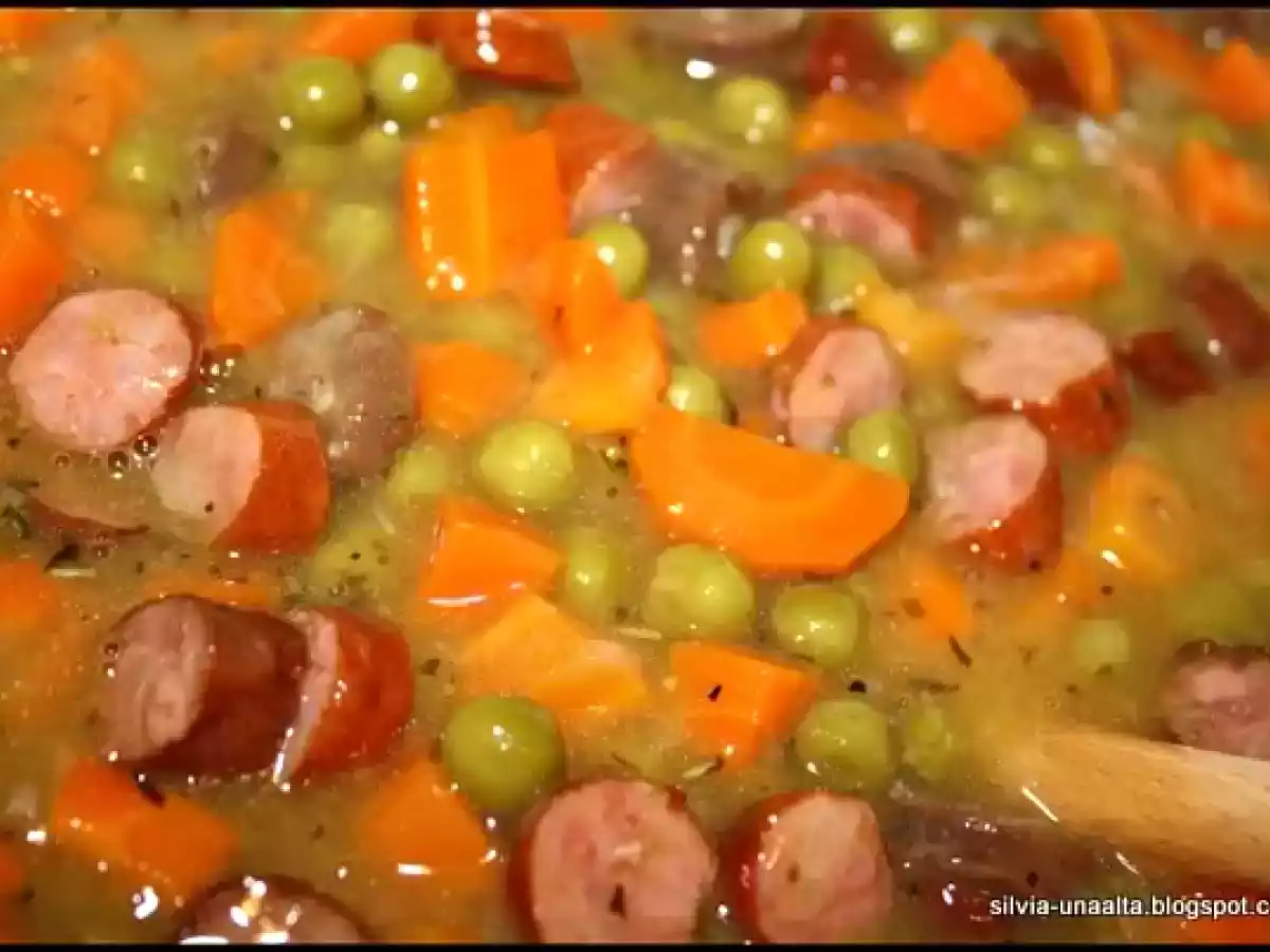 Mancare de mazare cu carnaciori afumati - poza 7