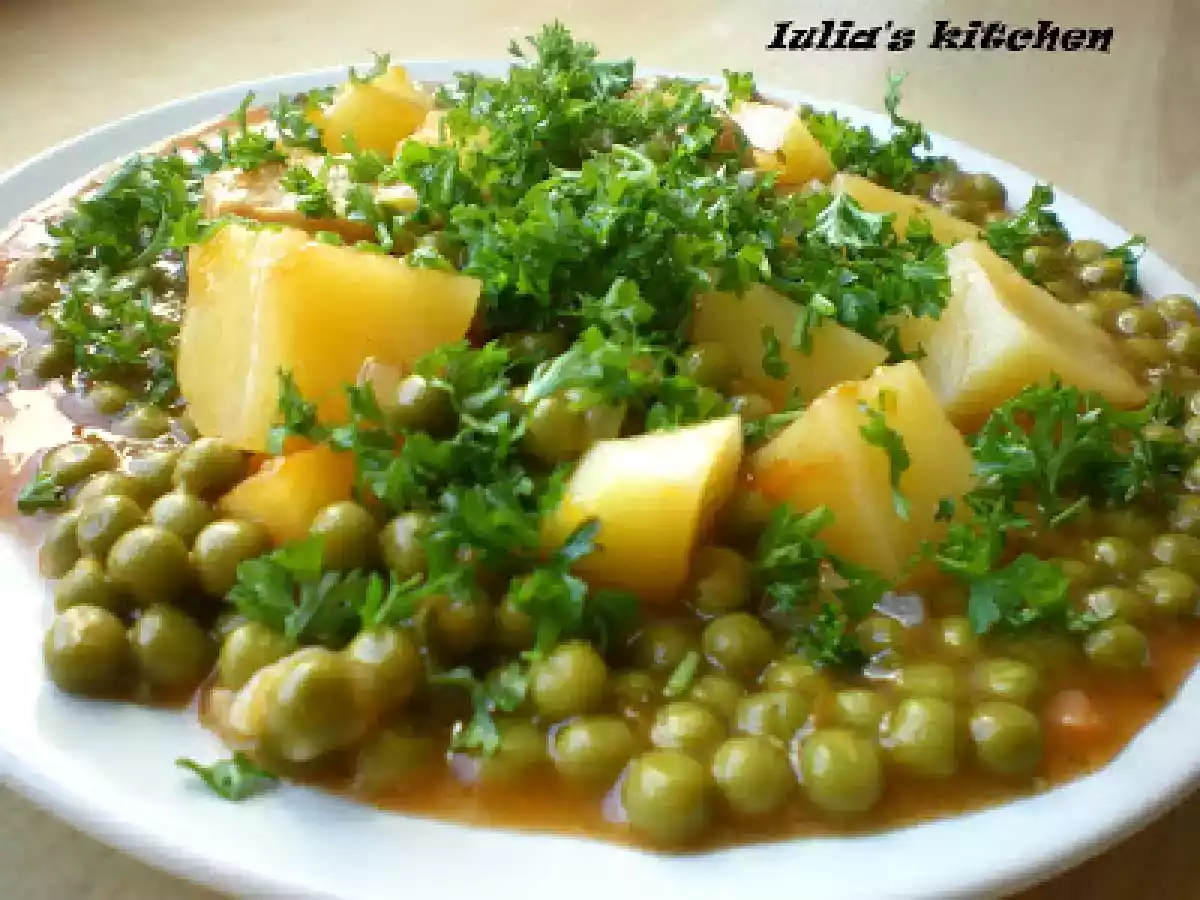 Mancare de mazare cu cartofi si carne de porc - poza 3