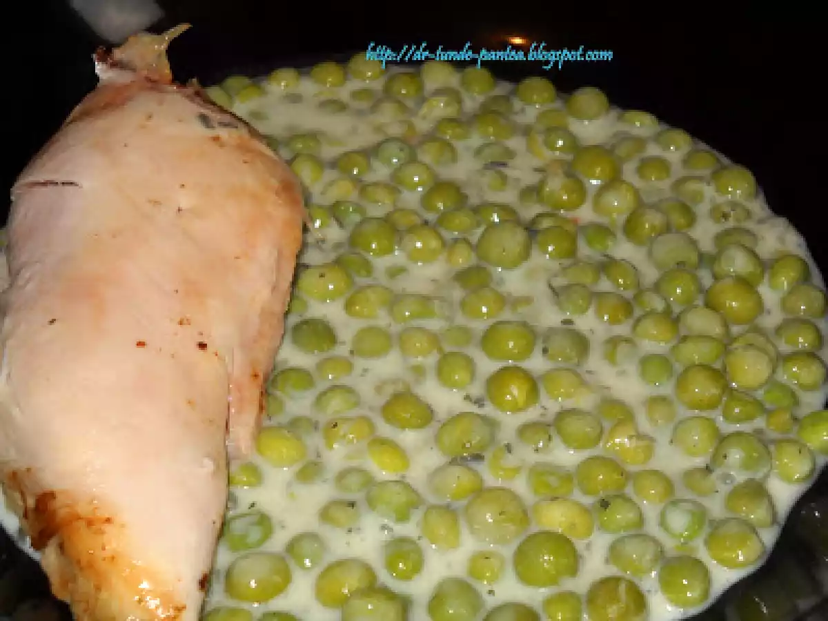 Mancare de mazare cu pui la cutor