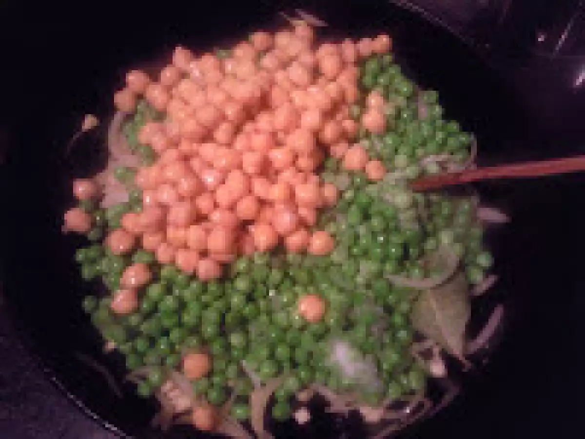 MANCARE DE NAUT SI MAZARE / GUISO DE GARBANZO Y GUISANTES - poza 2