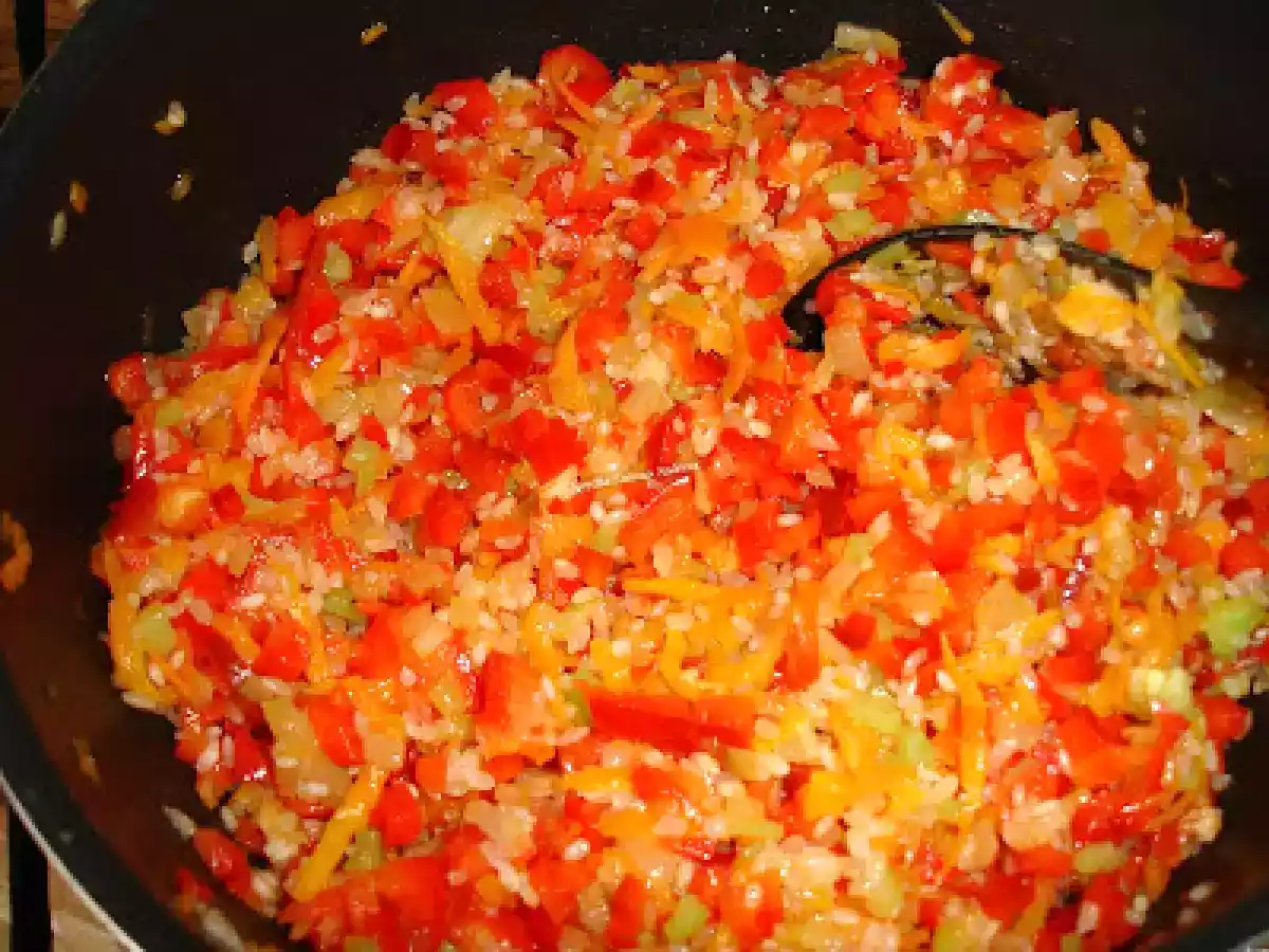 Mancare de orez cu rosii