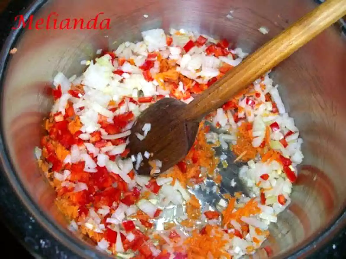 Mancare de pastai galbene cu carnati - poza 2