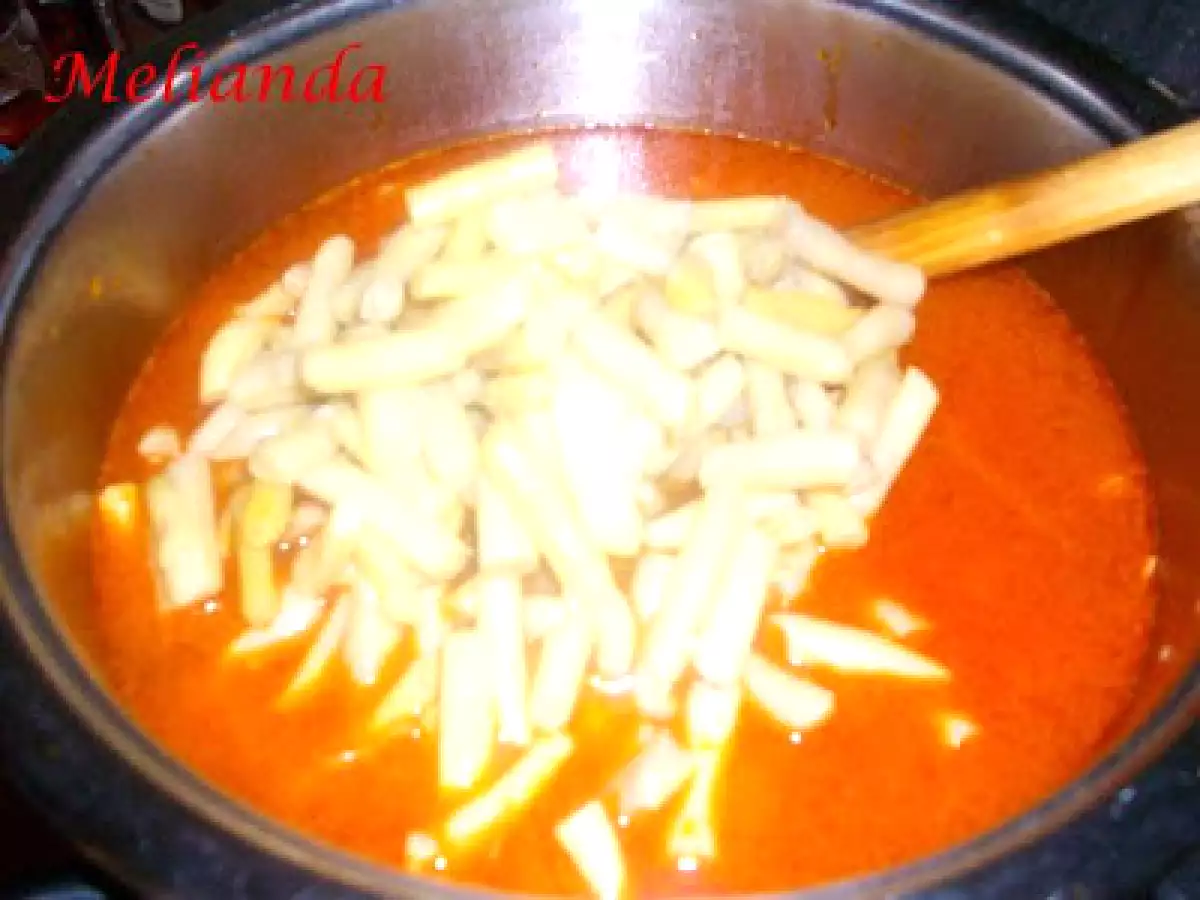 Mancare de pastai galbene cu carnati - poza 5