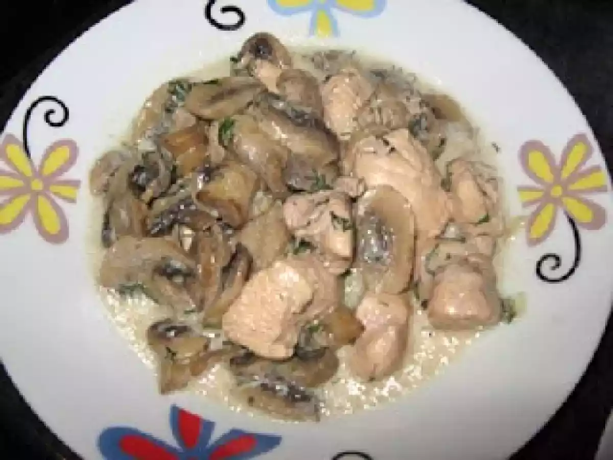 Mancare de pui cu ciuperci