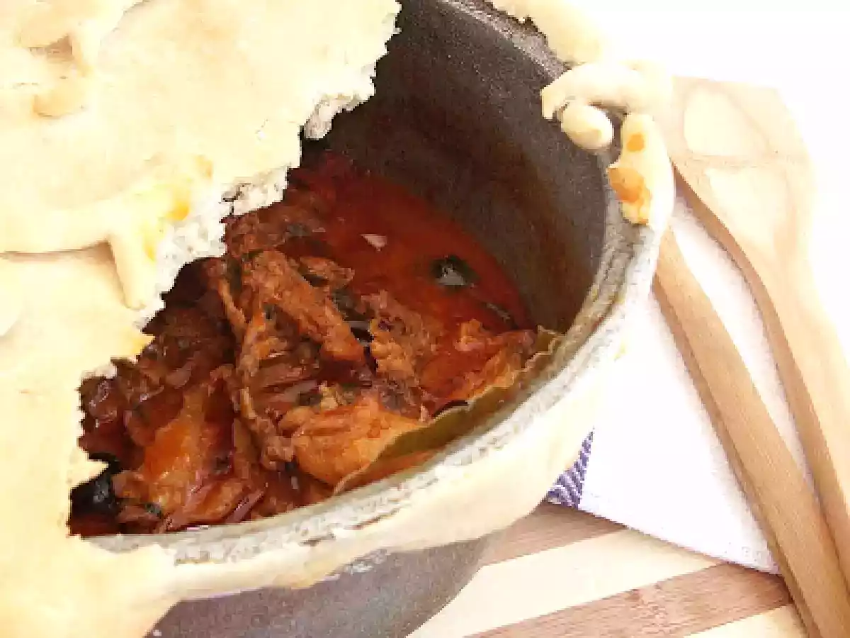 Mancare de pui sub capac de paine