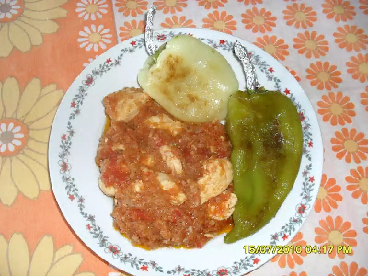 Mancare din piept de pui cu ardei copt