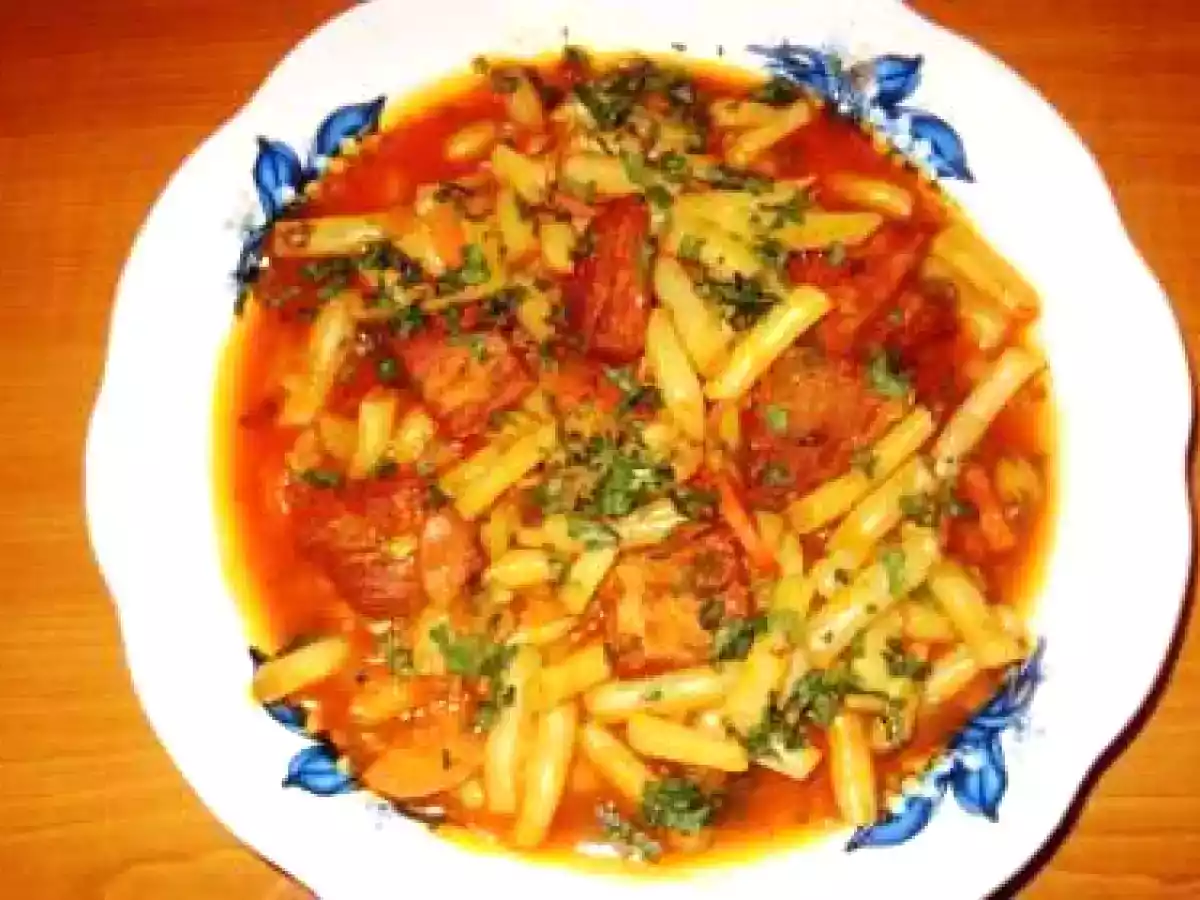 Mancarica de fasole galbena cu carne.