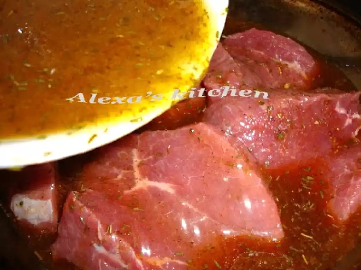 Manzat la tava cu garnitura gratinata - poza 3