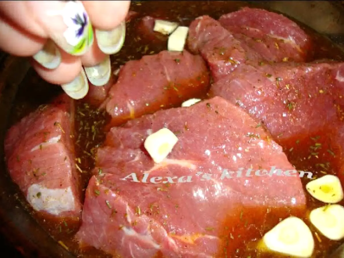 Manzat la tava cu garnitura gratinata - poza 4