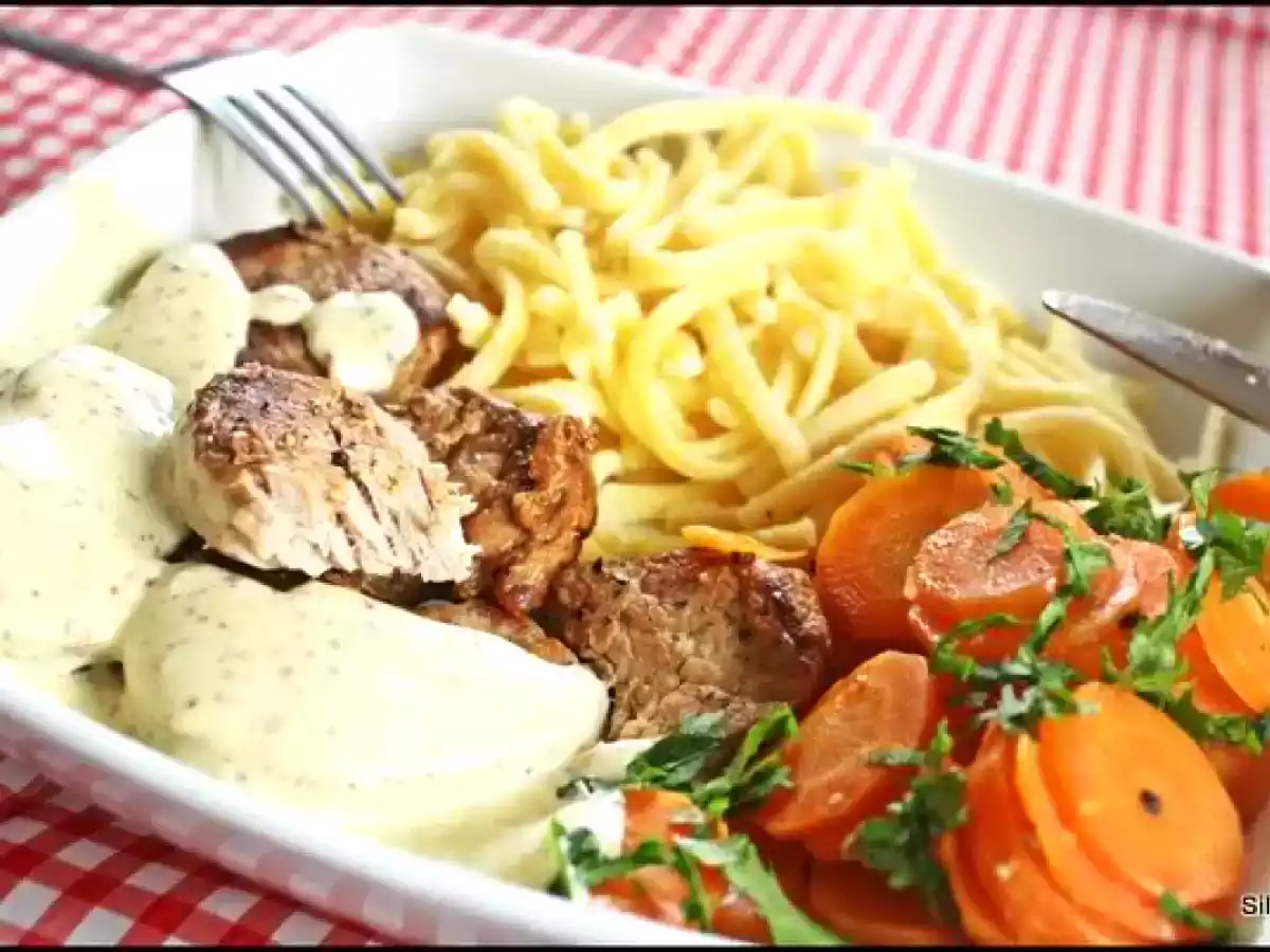 Medalioane de porc cu sos de smantana & mustar