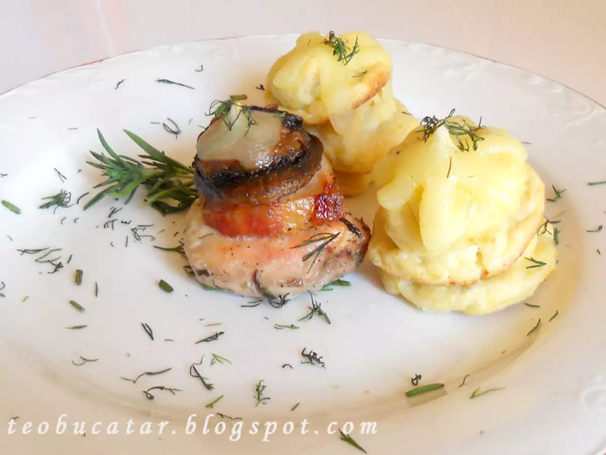 Medalioane de pui cu bezele de cartofi