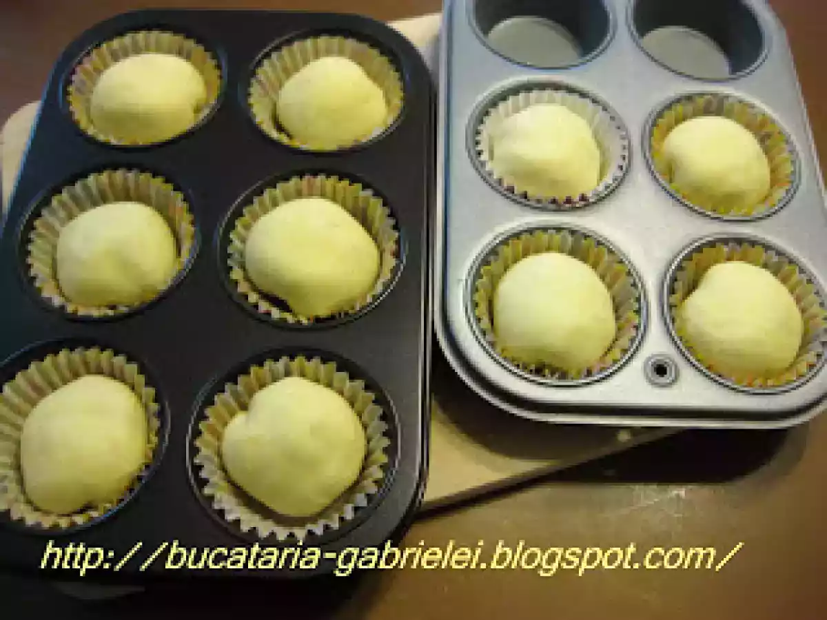 Mere din aluat (paine cu mere si stafide) - poza 5