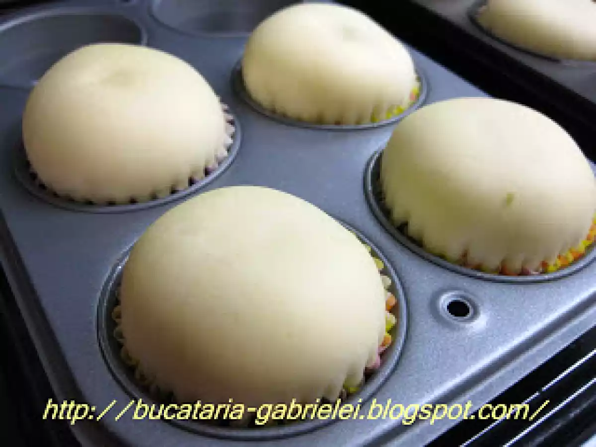 Mere din aluat (paine cu mere si stafide) - poza 6