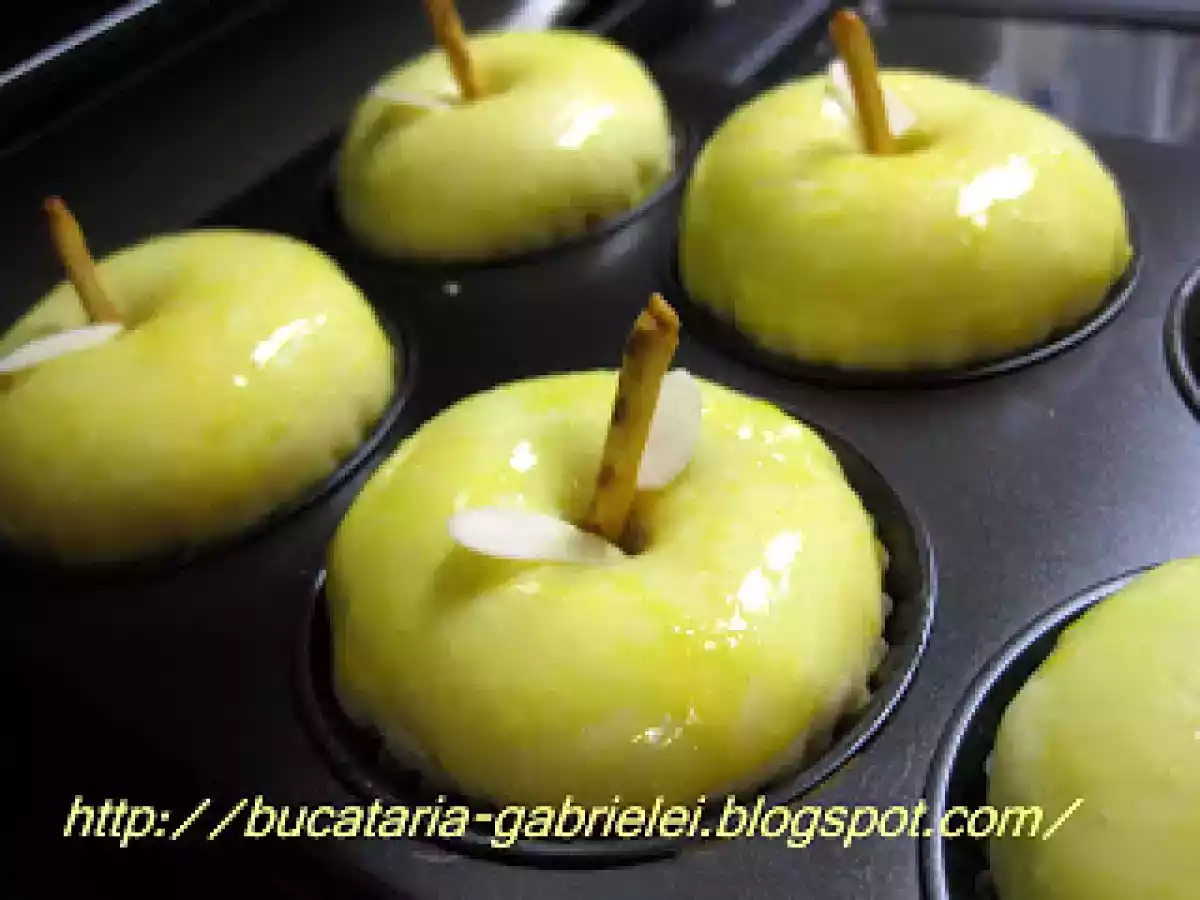 Mere din aluat (paine cu mere si stafide) - poza 7