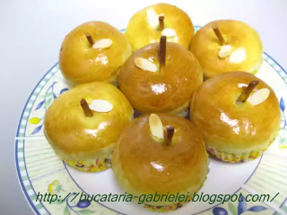 Mere din aluat (paine cu mere si stafide) - poza 8