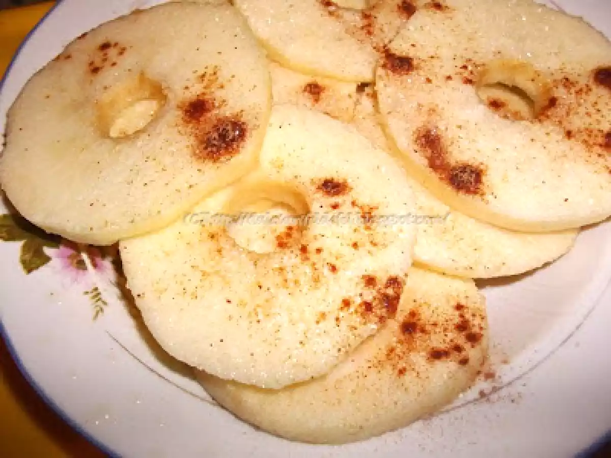 Mere prajite cu nuca si caramel - poza 2