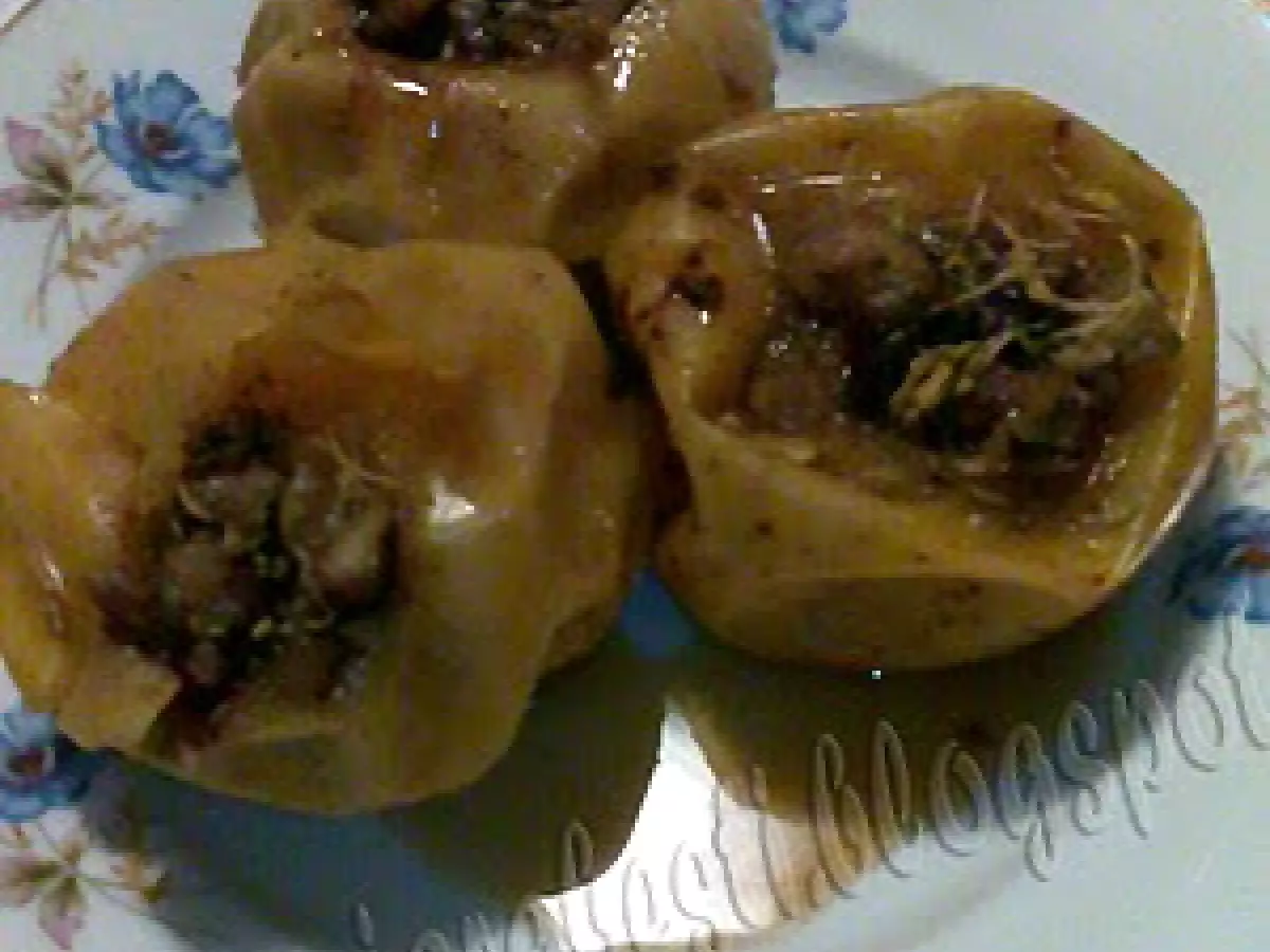 Mere umplute cu nuci si miere la cuptor - poza 2