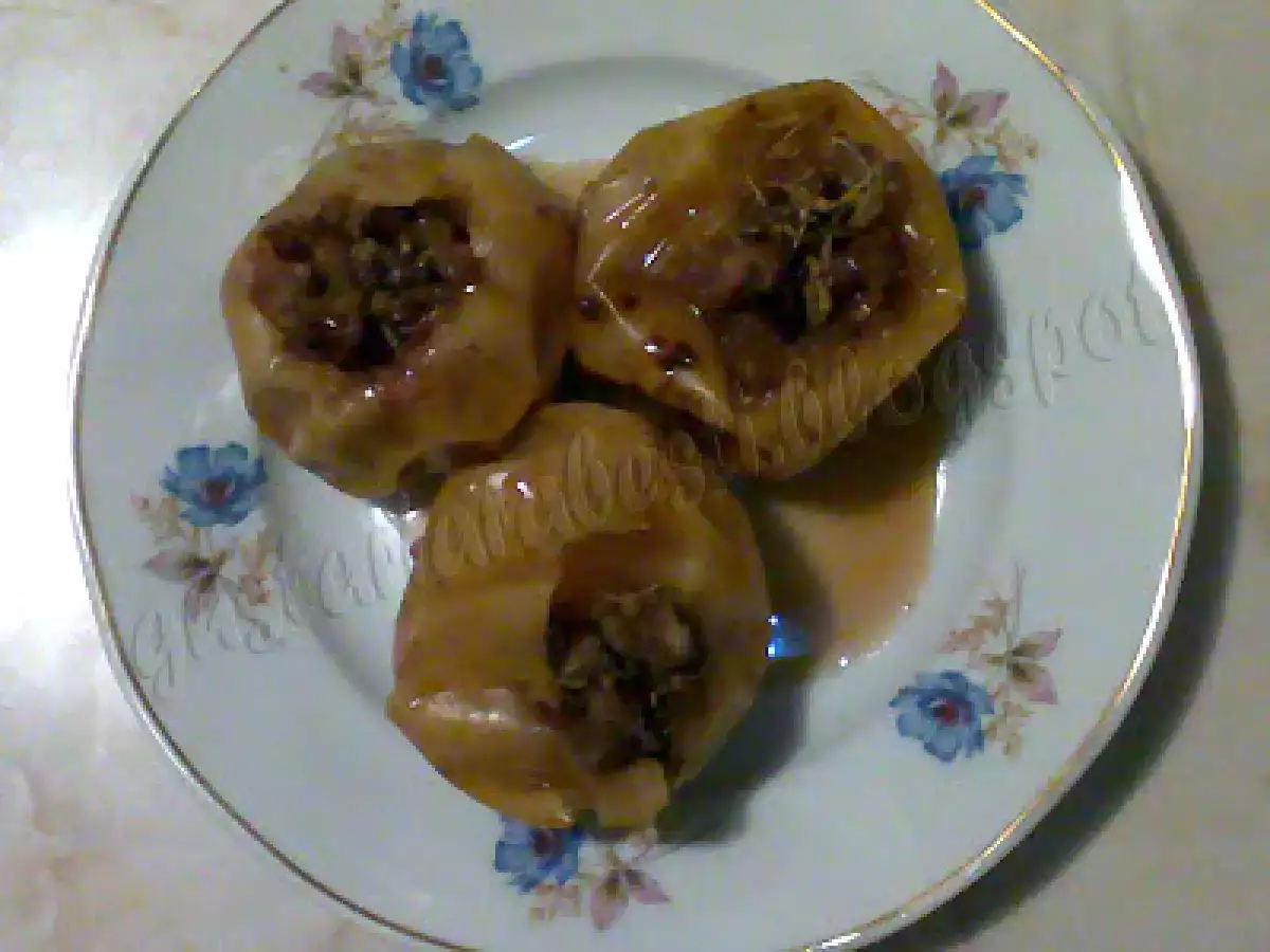 Mere umplute cu nuci si miere la cuptor - poza 3