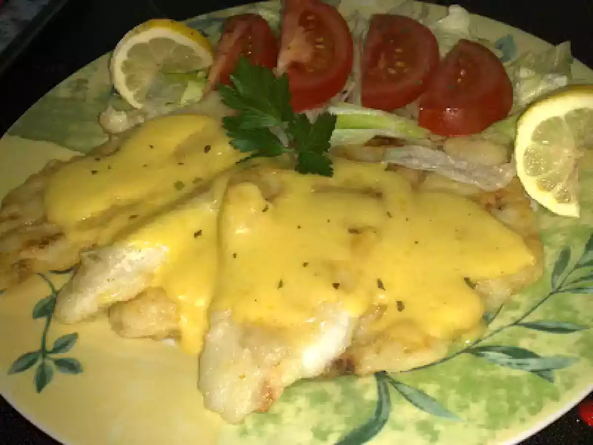 Merluciu file cu sos bearnes