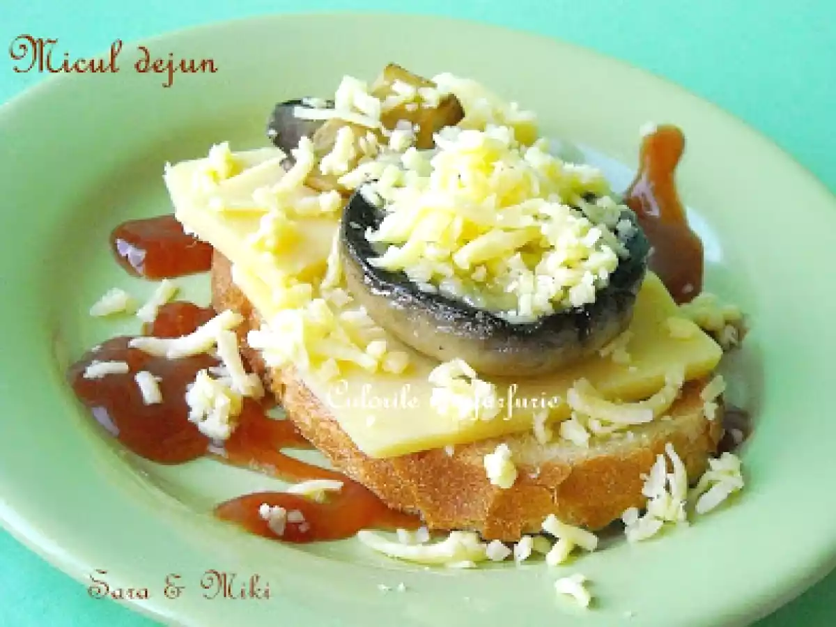 Mic dejun cu ciuperci si cascaval