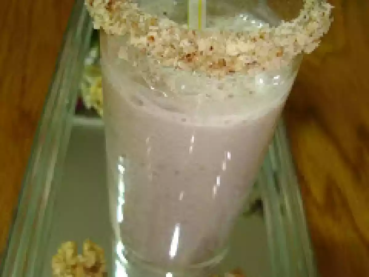 Milkshake de banane cu nuca si miere