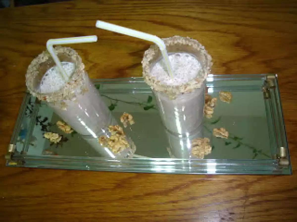 Milkshake de banane cu nuca si miere - poza 5