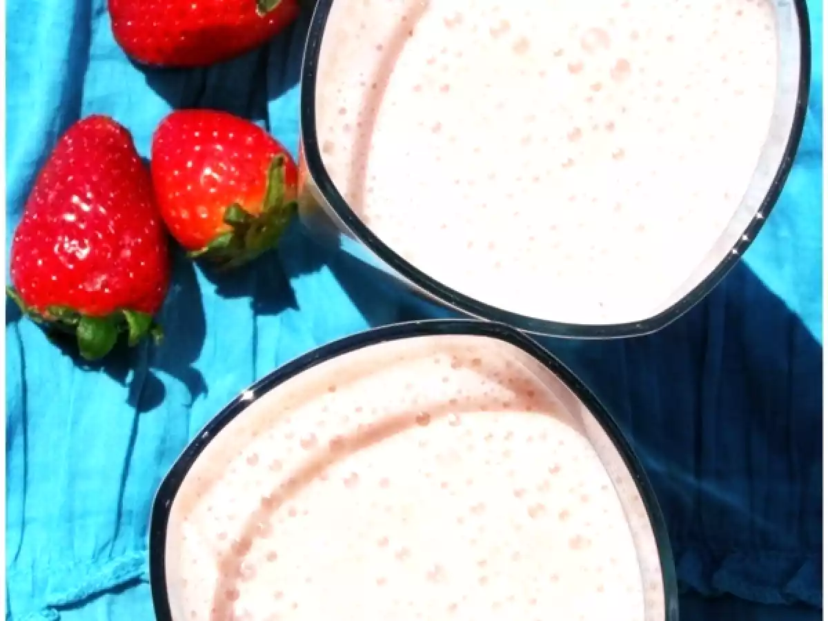 Milkshake de banane si capsuni