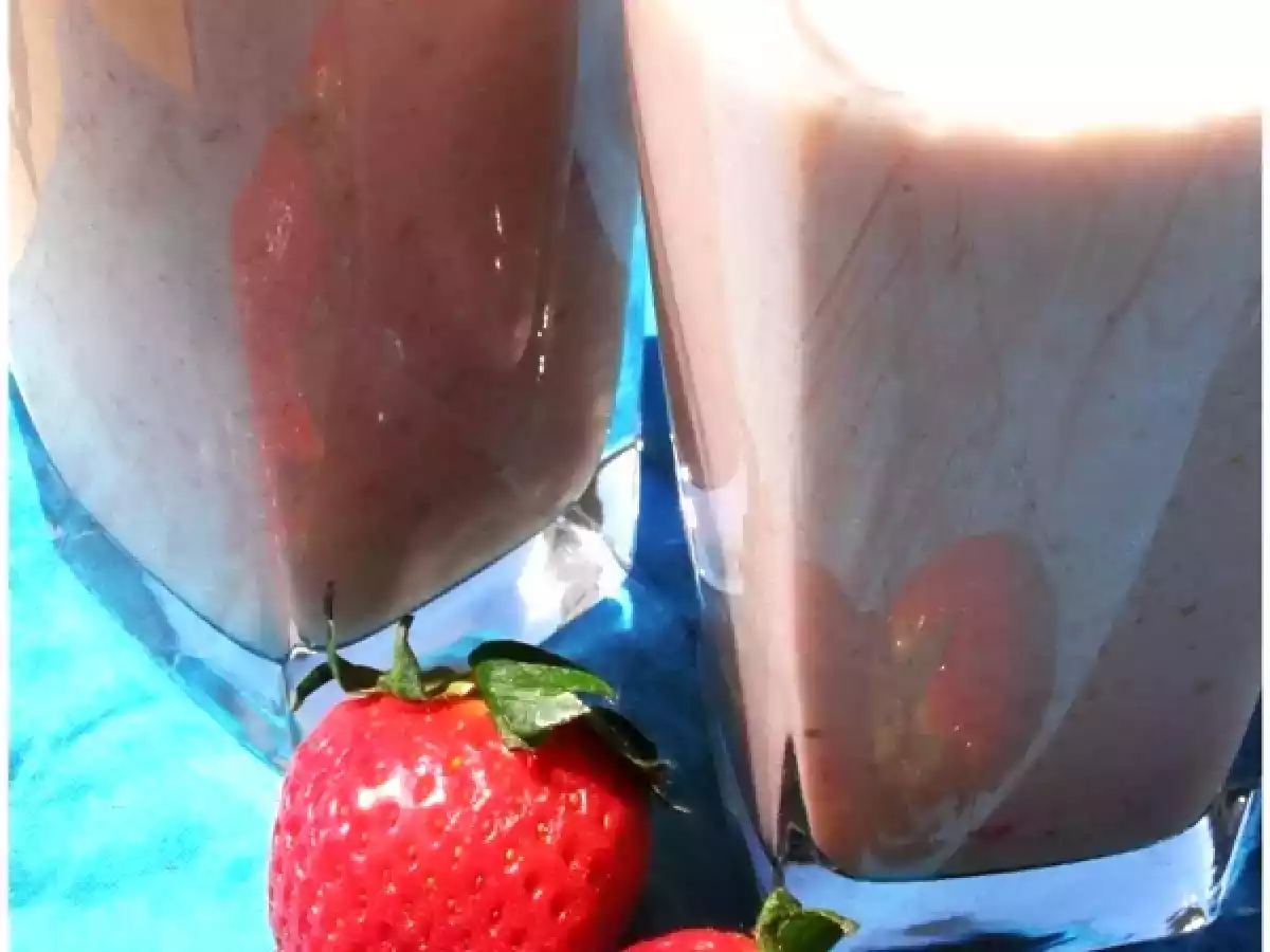 Milkshake de banane si capsuni - poza 3