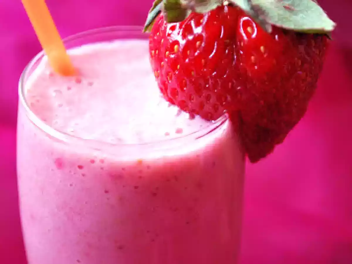 Milkshake de capsune si banane- racoritorrr :D - poza 2