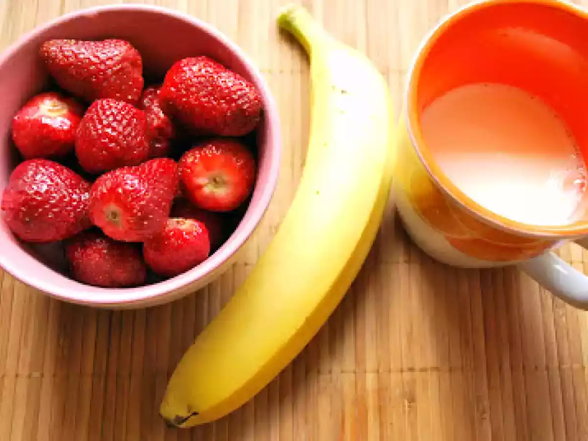 Milkshake de capsune si banane- racoritorrr :D - poza 3