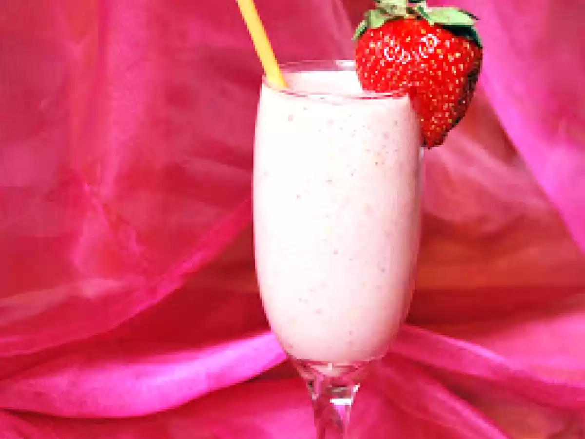 Milkshake de capsune si banane- racoritorrr :D - poza 7