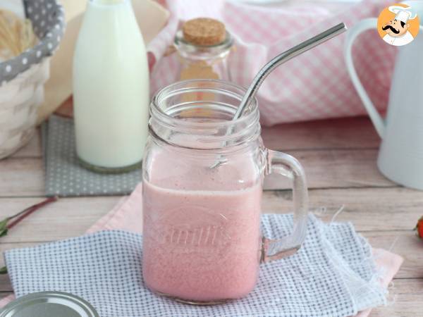 Milkshake vegan cu zmeura si capsune