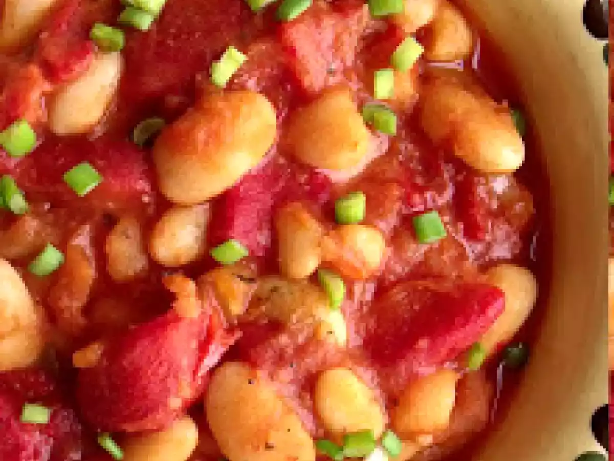 MINCARE DE FASOLE CU SOS DE ROSII SI ARDEI COPTI