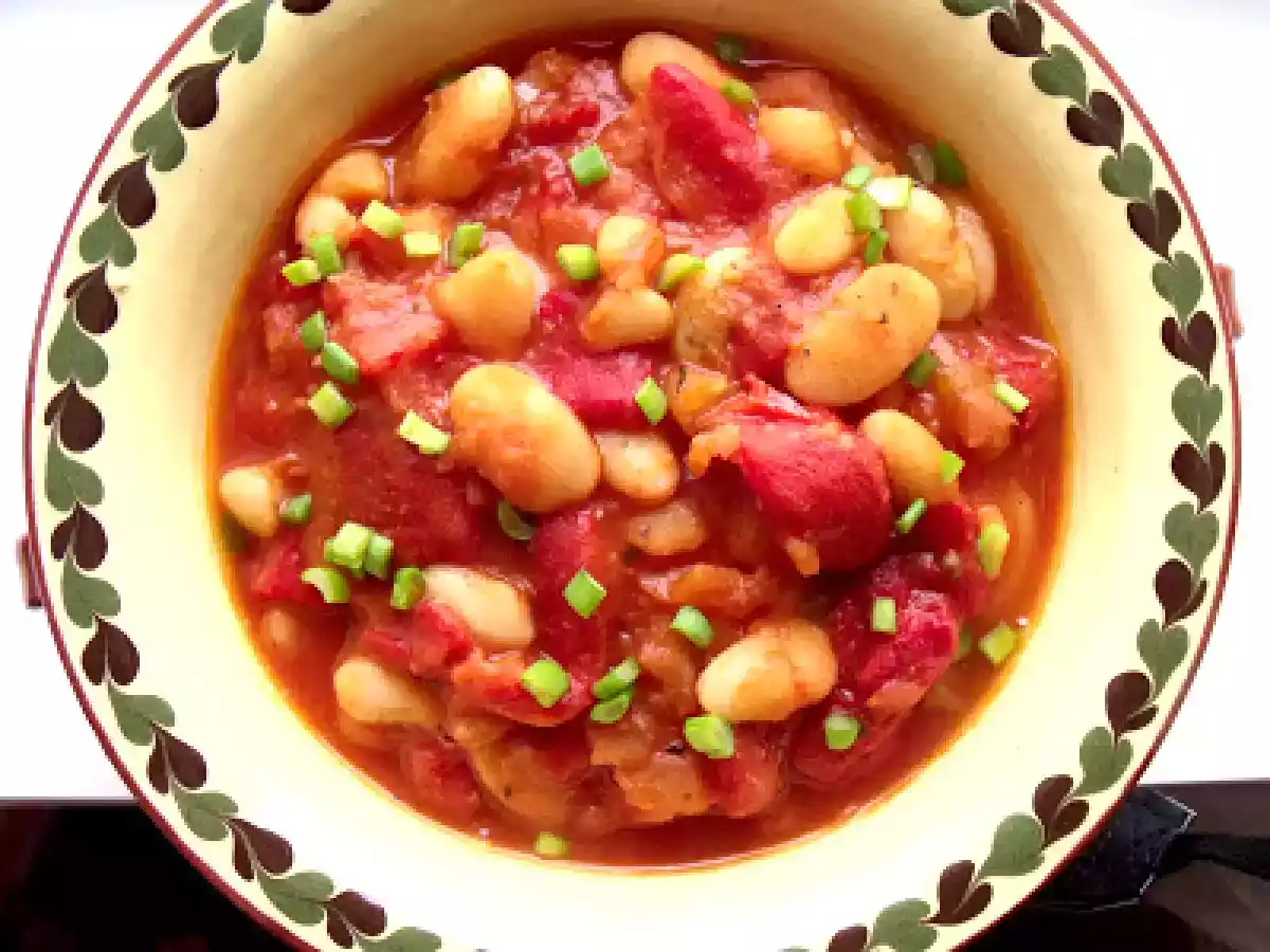 MINCARE DE FASOLE CU SOS DE ROSII SI ARDEI COPTI - poza 2