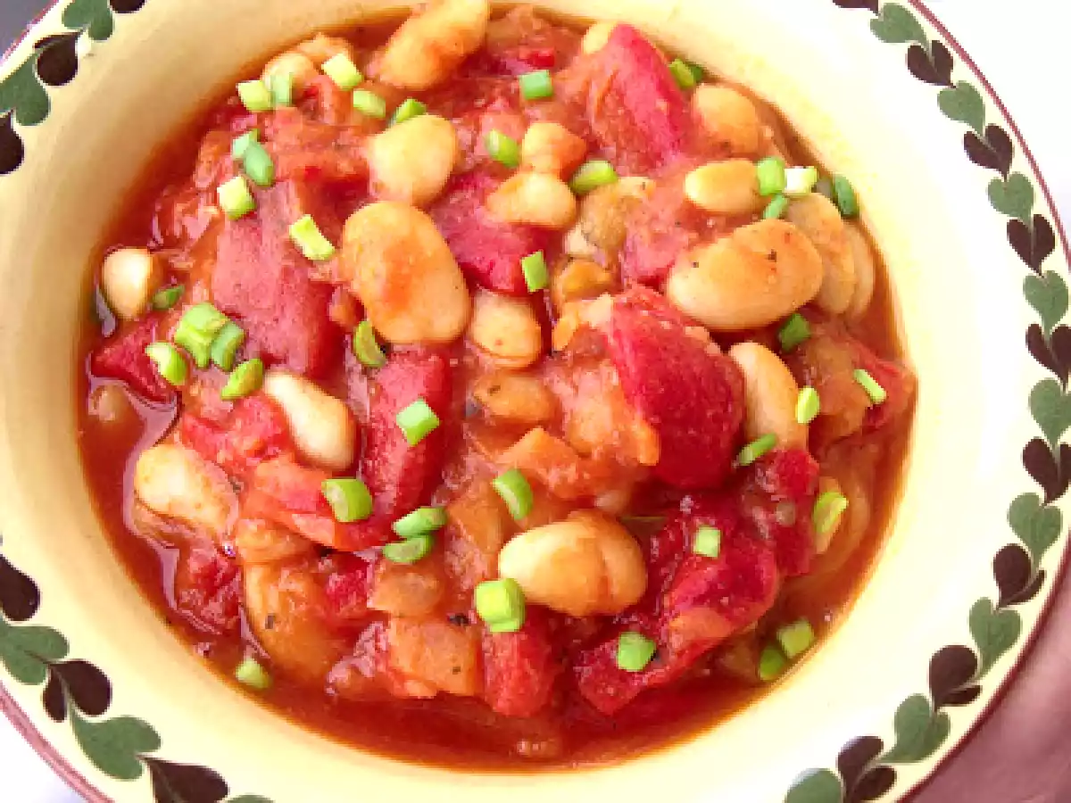 MINCARE DE FASOLE CU SOS DE ROSII SI ARDEI COPTI - poza 3