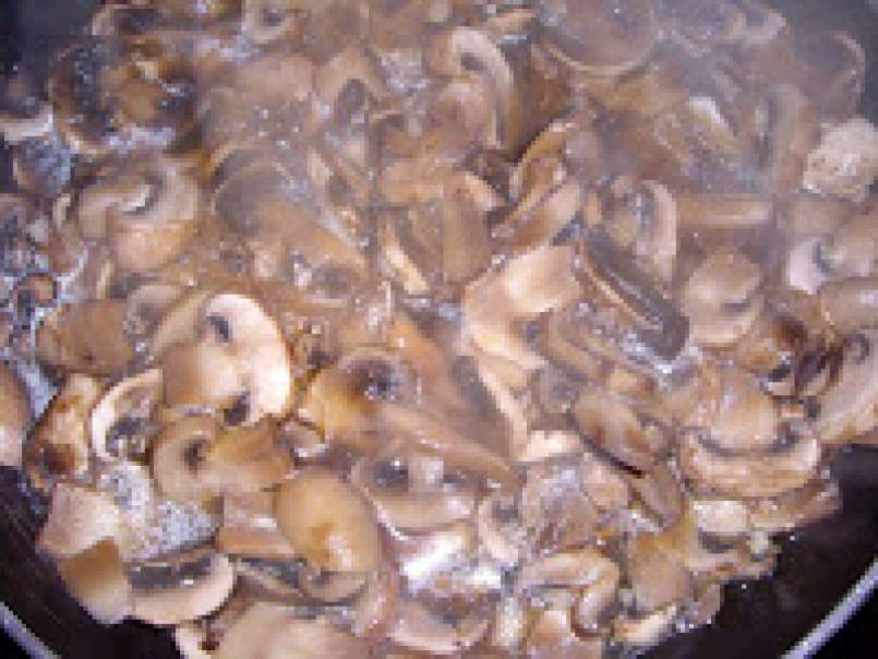 Mincarica cu carne de vita si ciuperci/Spezzatino di vitello coi funghi - poza 6