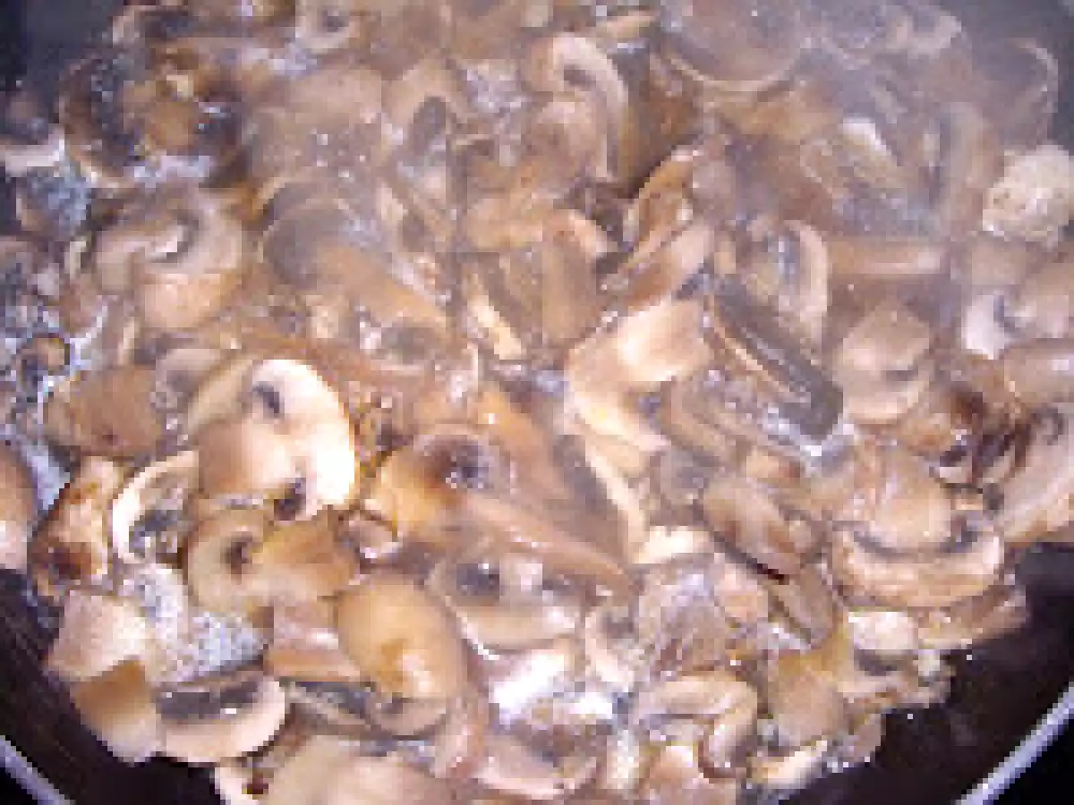 Mincarica cu carne de vita si ciuperci/Spezzatino di vitello coi funghi - poza 6