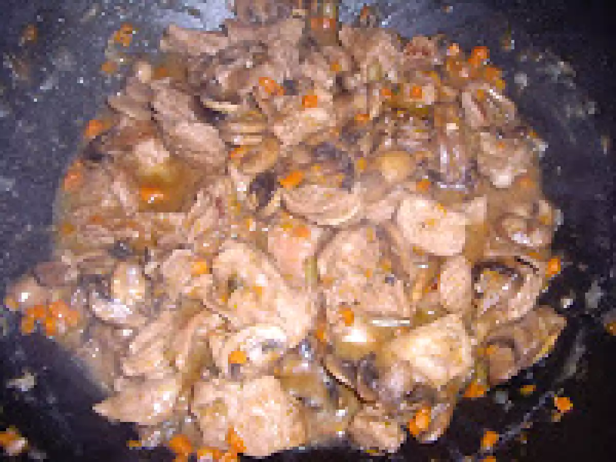 Mincarica cu carne de vita si ciuperci/Spezzatino di vitello coi funghi - poza 8