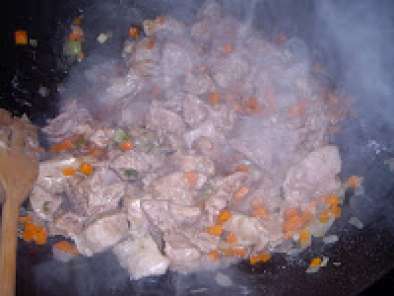 Mincarica cu carne de vita si ciuperci/Spezzatino di vitello coi funghi - poza 3
