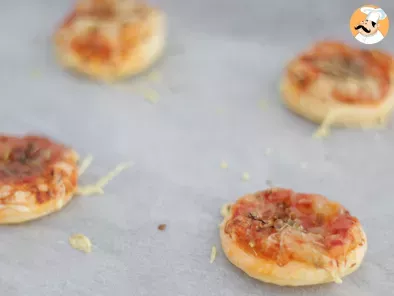 Mini pizza cu foietaj