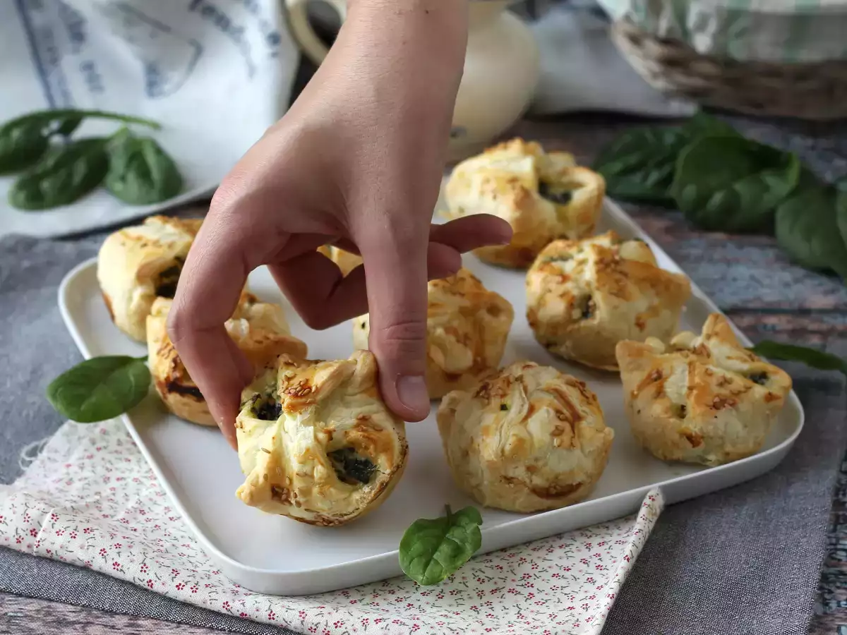 Mini plăcinte pufoase cu spanac și brânză de capră - poza 3