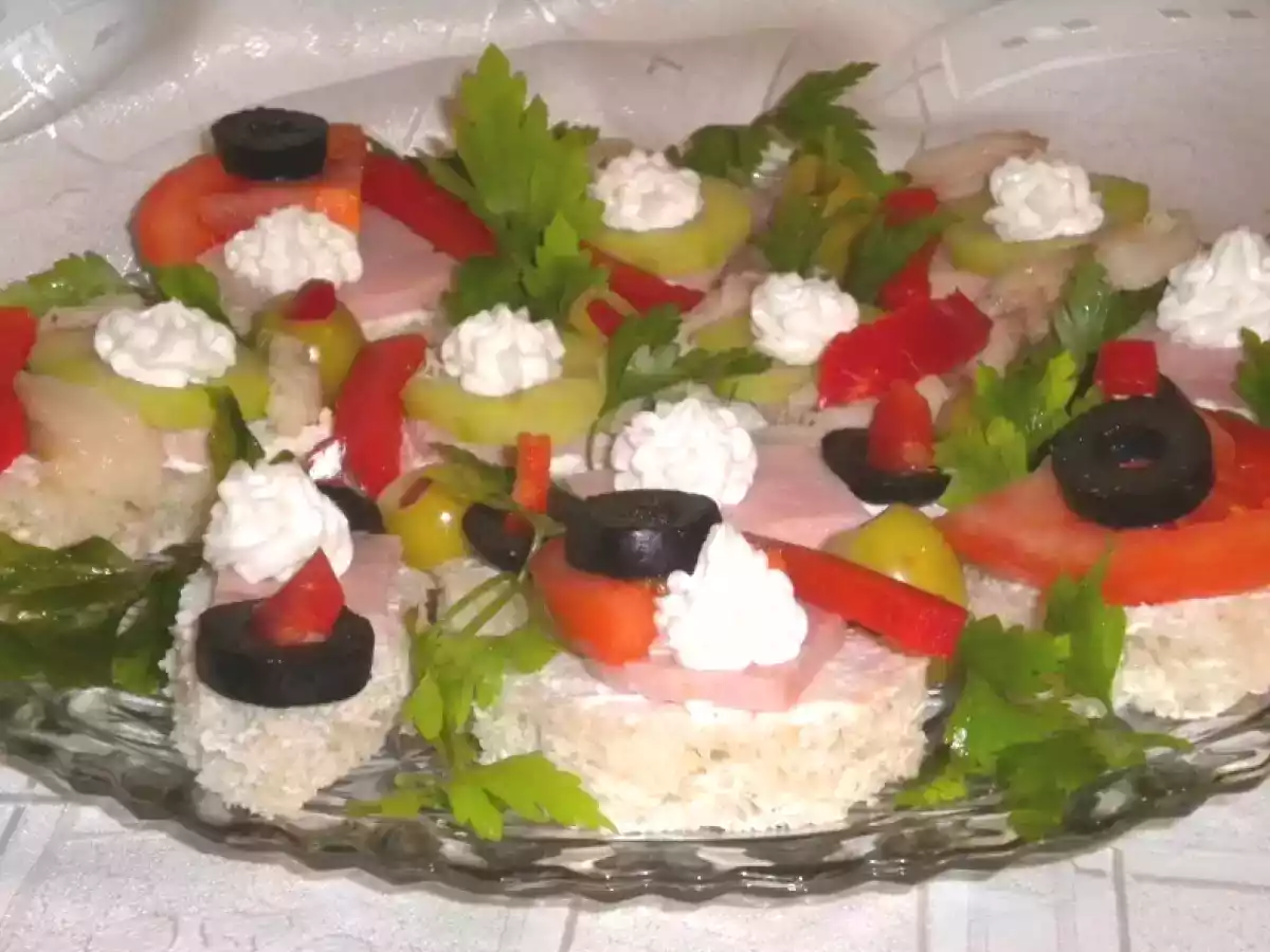 Mini-sandvisuri asortate