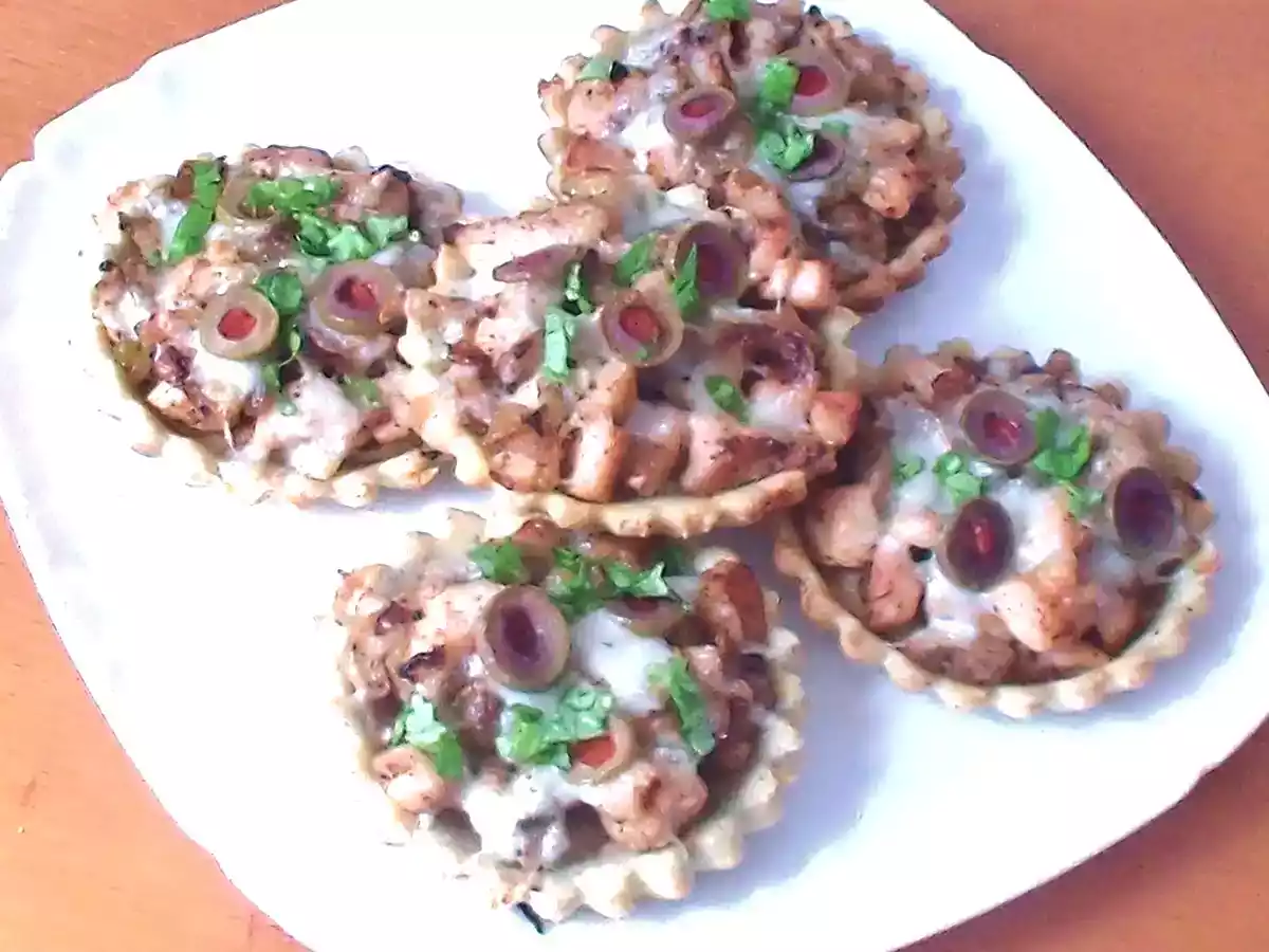 Mini tarte cu ciuperci si pui(reteta video)