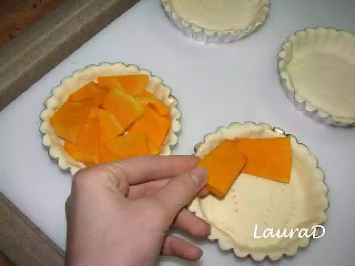 Mini-tarte pufoase cu dovleac si branza feta - poza 2