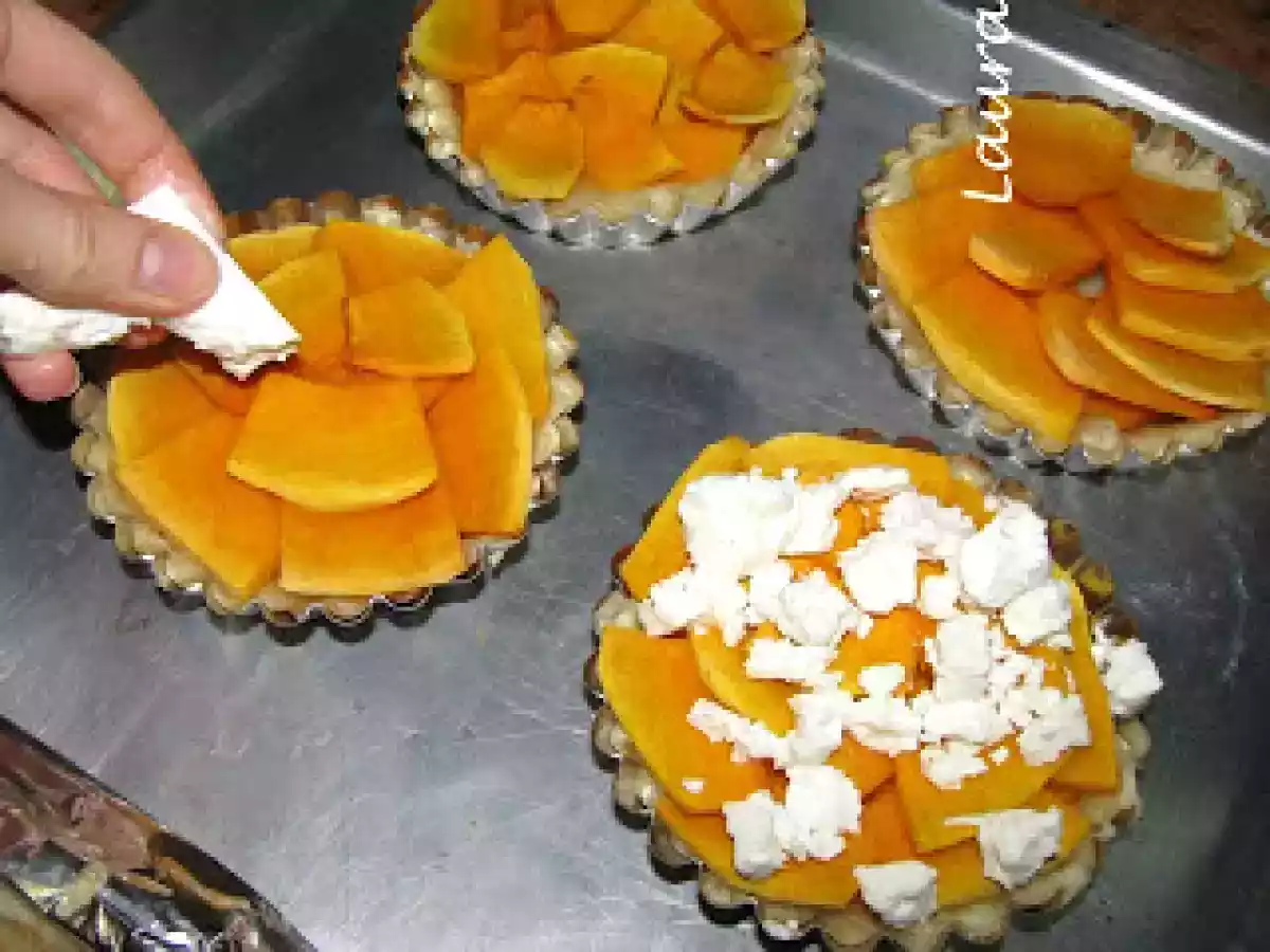 Mini-tarte pufoase cu dovleac si branza feta - poza 3