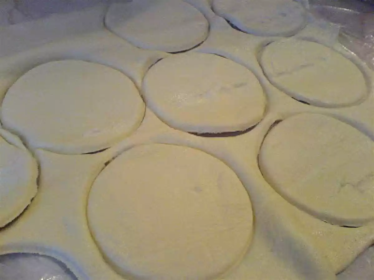 MINI TARTE TATIN CU MERE SI GUTUI - poza 4