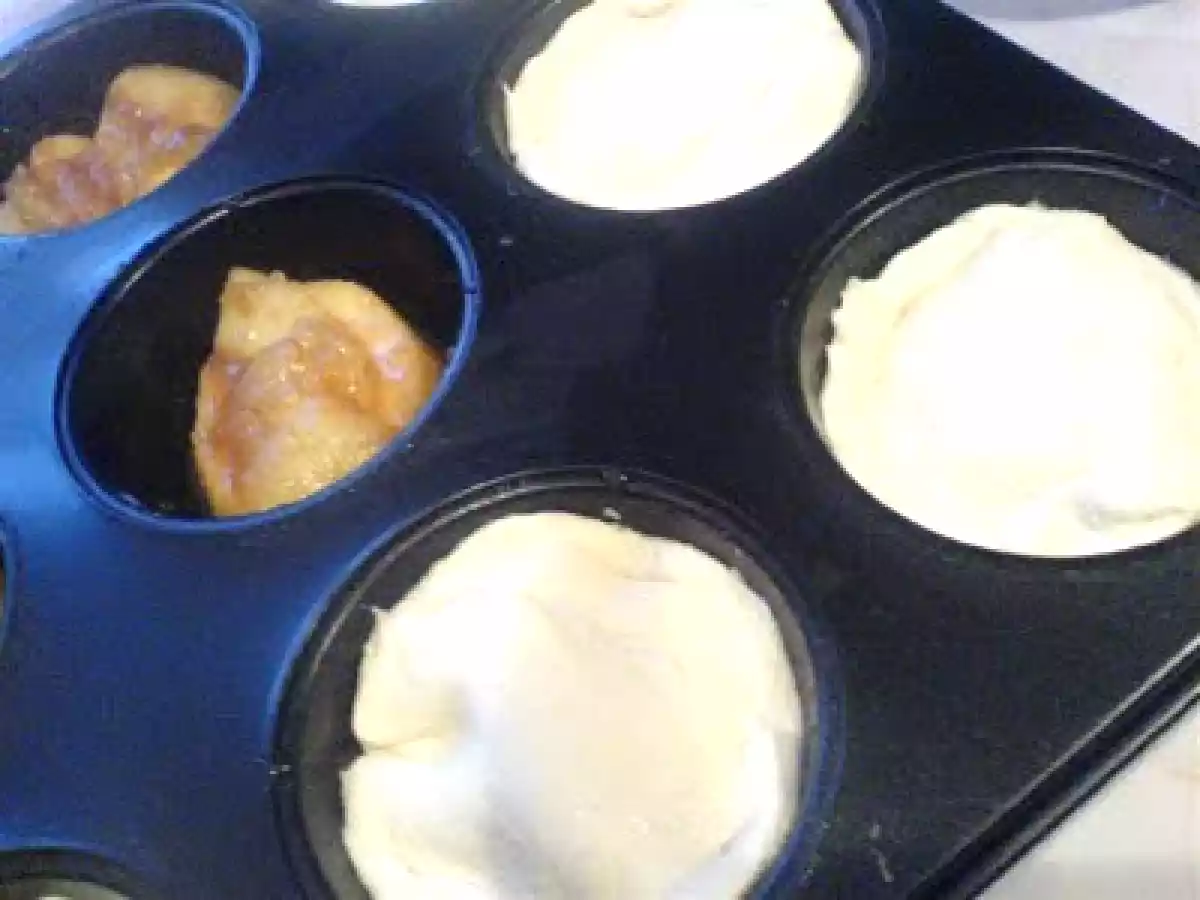 MINI TARTE TATIN CU MERE SI GUTUI - poza 6