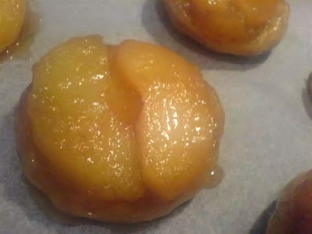 MINI TARTE TATIN CU MERE SI GUTUI - poza 7