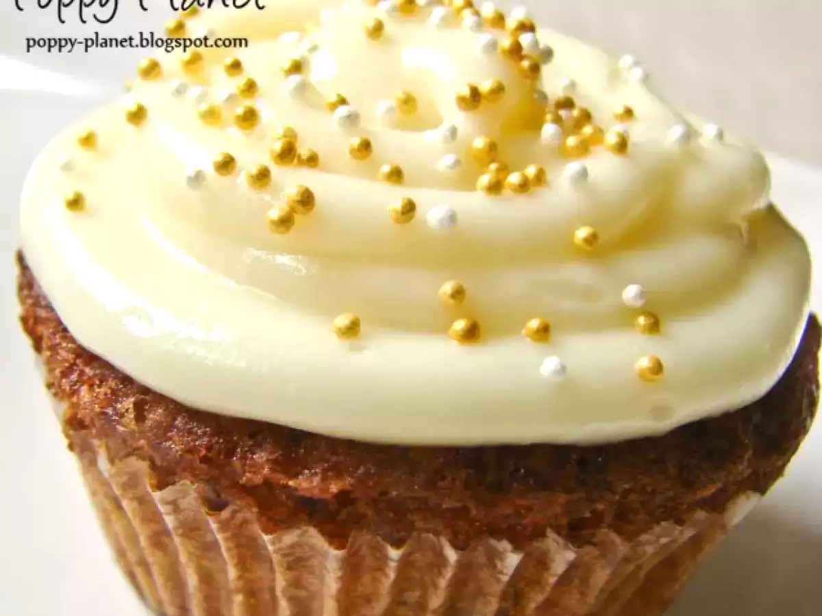 Muffins cu banane, ciocolata alba si frosting de branza - poza 9