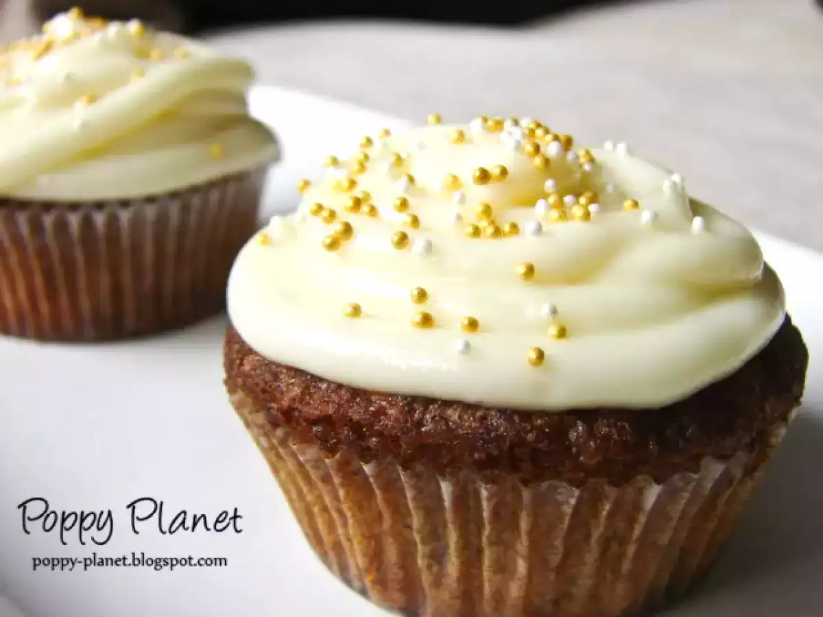 Muffins cu banane, ciocolata alba si frosting de branza - poza 10
